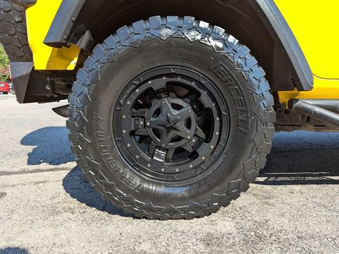 Used 2021 Jeep Wrangler Unlimited Rubicon w/ Cold Weather Group AWD/4WD image 50