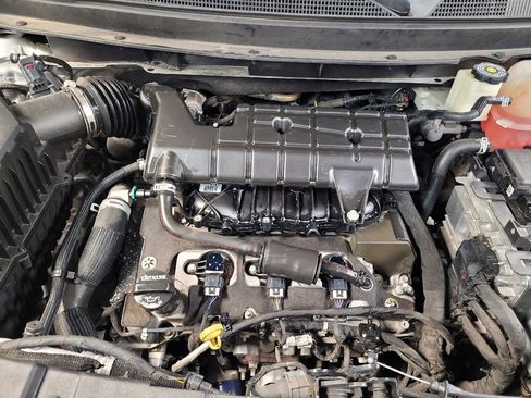 Used 2022 Chevrolet Traverse LS FWD image 30