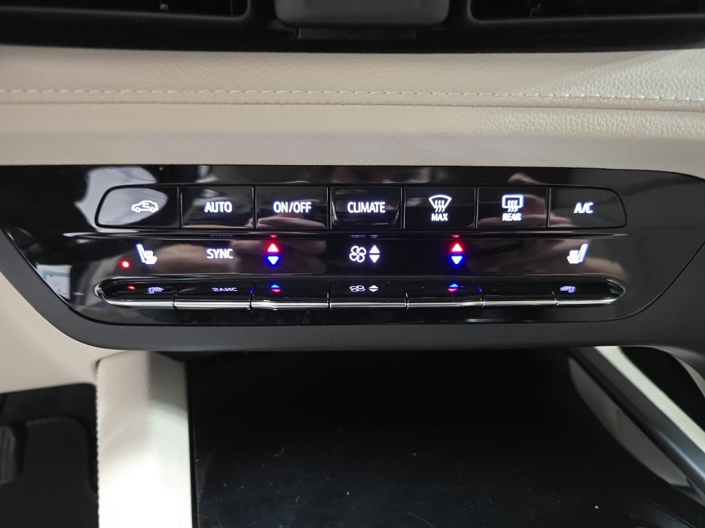 Used 2023 Buick Envision Preferred AWD/4WD image 21