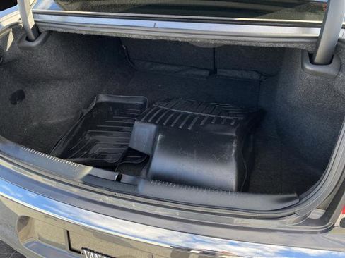 Used 2018 Chrysler 300 Limited w/ Safetytec Plus Group image 17