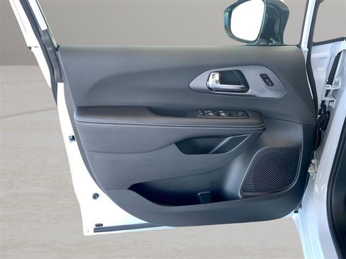 New 2026 Chrysler Pacifica Select w/ S Appearance Package image 10