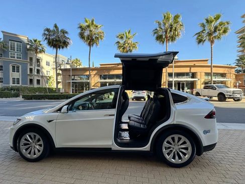 Used 2020 Tesla Model X Long Range AWD/4WD image 7