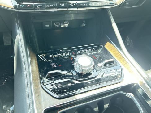 Used 2022 Jeep Grand Wagoneer Series I AWD/4WD image 18