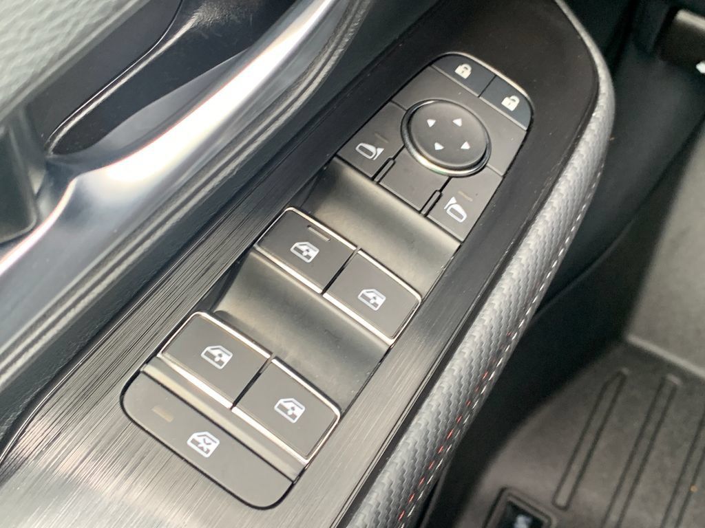 Used 2025 Nissan Kicks SR FWD image 22