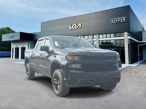 Used 2021 Chevrolet Silverado 1500 Custom Trail Boss w/ Midnight Edition AWD/4WD image 2