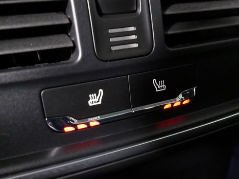 Used 2025 Porsche Macan image 41