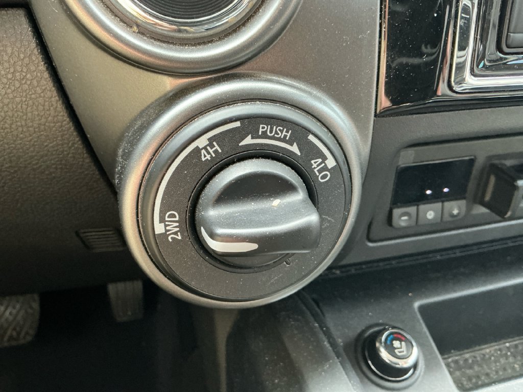 Used 2017 Nissan Titan Platinum Reserve AWD/4WD image 27