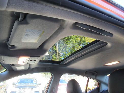 Used 2025 Nissan Sentra SR w/ SR Premium Package image 28