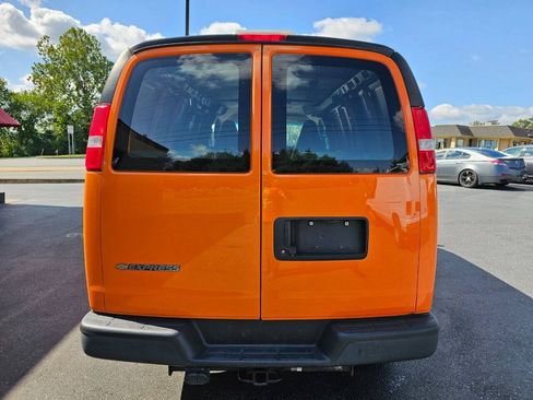 Used 2017 Chevrolet Express 2500 RWD image 4