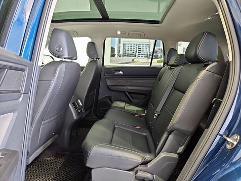 Used 2023 Volkswagen Atlas SE w/ Panoramic Sunroof Package image 11