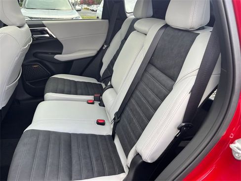 New 2025 Mitsubishi Outlander SE image 27