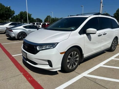 Used 2024 Honda Odyssey EX-L image 3