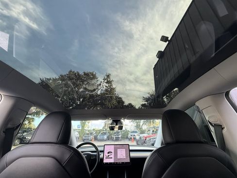 Used 2021 Tesla Model Y Long Range image 20