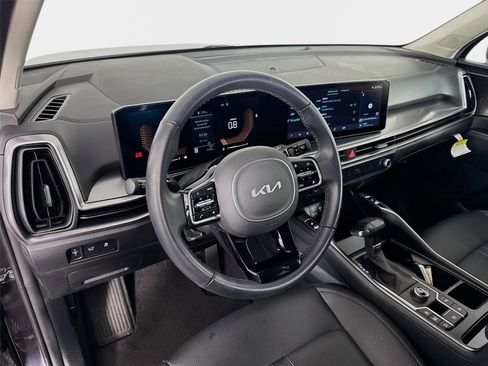 Certified 2025 Kia Sorento EX FWD image 9