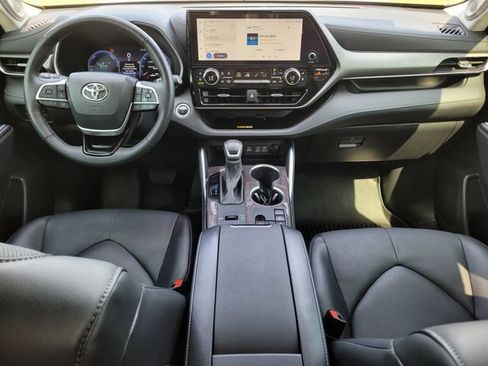 Used 2024 Toyota Highlander Limited AWD/4WD image 13