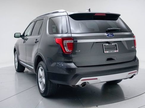 Used 2017 Ford Explorer XLT w/ Equipment Group 202A AWD/4WD image 9