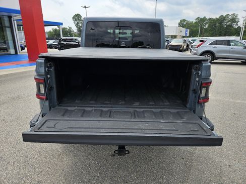 Used 2024 Jeep Gladiator Sport AWD/4WD image 18