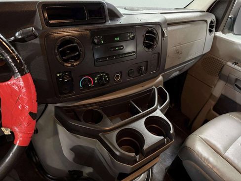 Used 2010 Ford E-350 and Econoline 350 Extended Super Duty RWD image 34