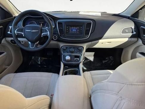 Used 2015 Chrysler 200 Limited FWD image 10