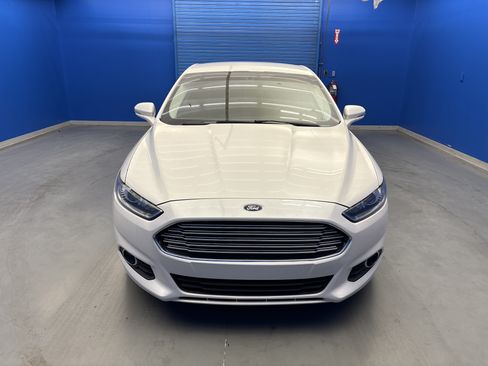 Used 2015 Ford Fusion SE w/ Equipment Group 201A FWD image 3