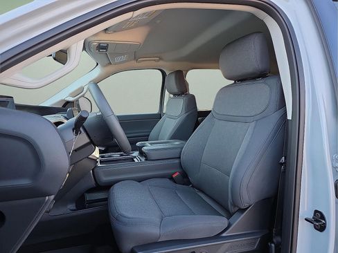 New 2026 Ford Expedition Active image 16