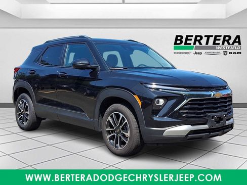 Used 2025 Chevrolet TrailBlazer LT AWD/4WD image 1