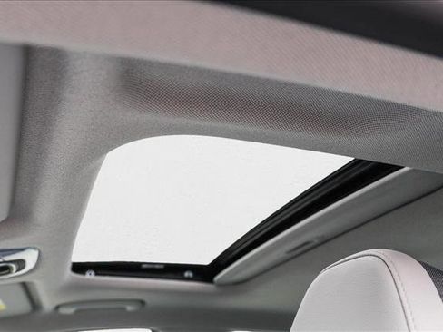 New 2025 Hyundai Elantra Limited image 21