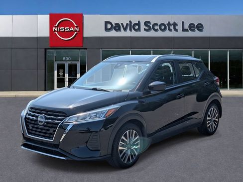 Used 2023 Nissan Kicks SV FWD image 1
