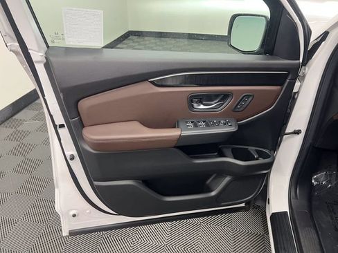 Used 2025 Honda Pilot Elite image 9
