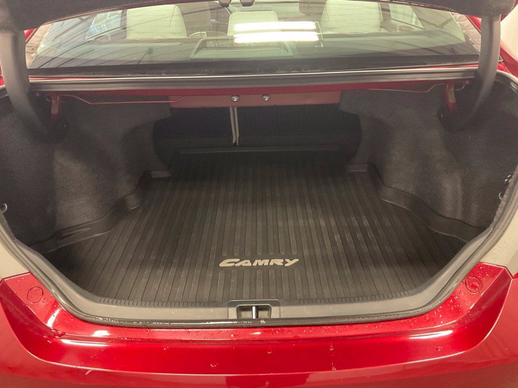 Used 2016 Toyota Camry LE FWD image 30