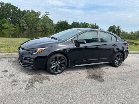 Certified 2025 Toyota Corolla SE FWD image 2