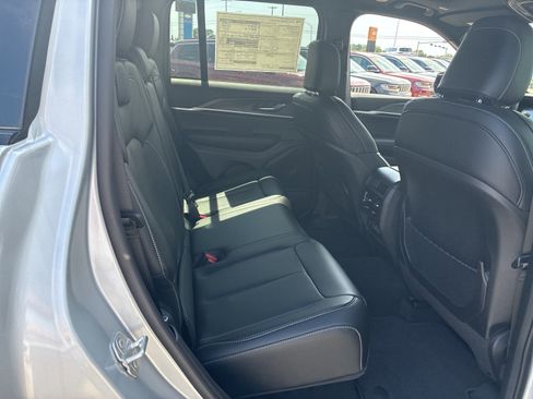 New 2025 Jeep Grand Cherokee Limited image 26