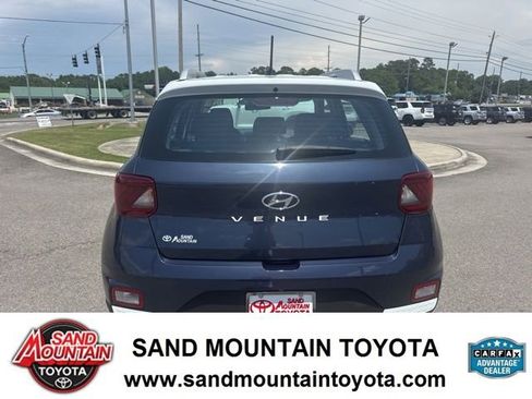 Used 2024 Hyundai Venue Limited FWD image 4