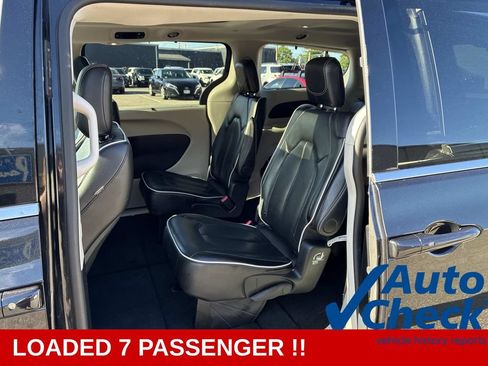 Used 2024 Chrysler Pacifica Limited FWD image 17