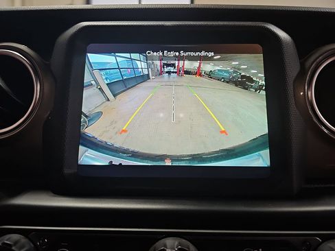 Used 2022 Jeep Wrangler Unlimited Sahara w/ Cold Weather Group image 24