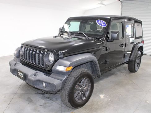 Used 2024 Jeep Wrangler Unlimited Sport AWD/4WD image 4