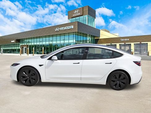 Used 2024 Tesla Model 3 Standard Range RWD image 9