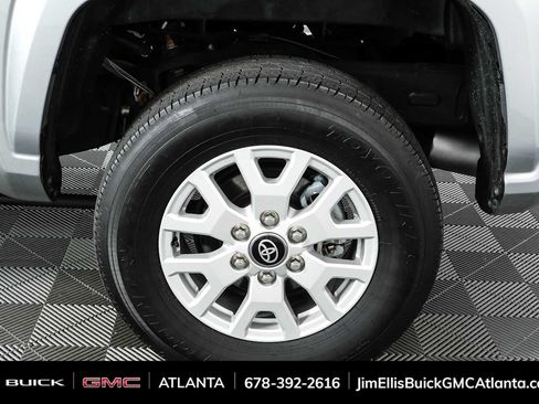 Used 2024 Toyota Tacoma SR5 AWD/4WD image 34