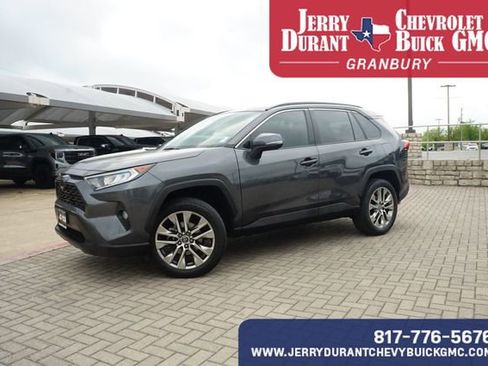 Used 2020 Toyota RAV4 XLE Premium image 4