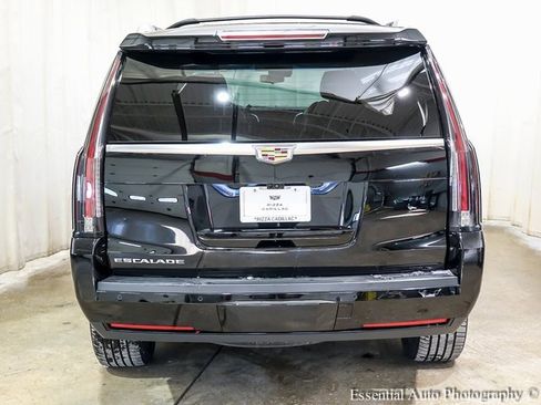 Used 2018 Cadillac Escalade Premium Luxury image 5