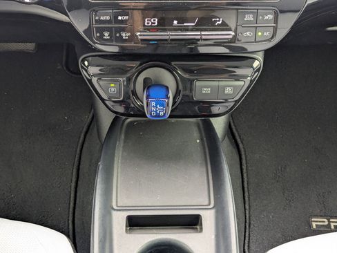 Used 2019 Toyota Prius LE image 19