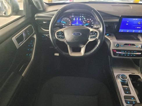 Used 2022 Ford Explorer XLT image 22