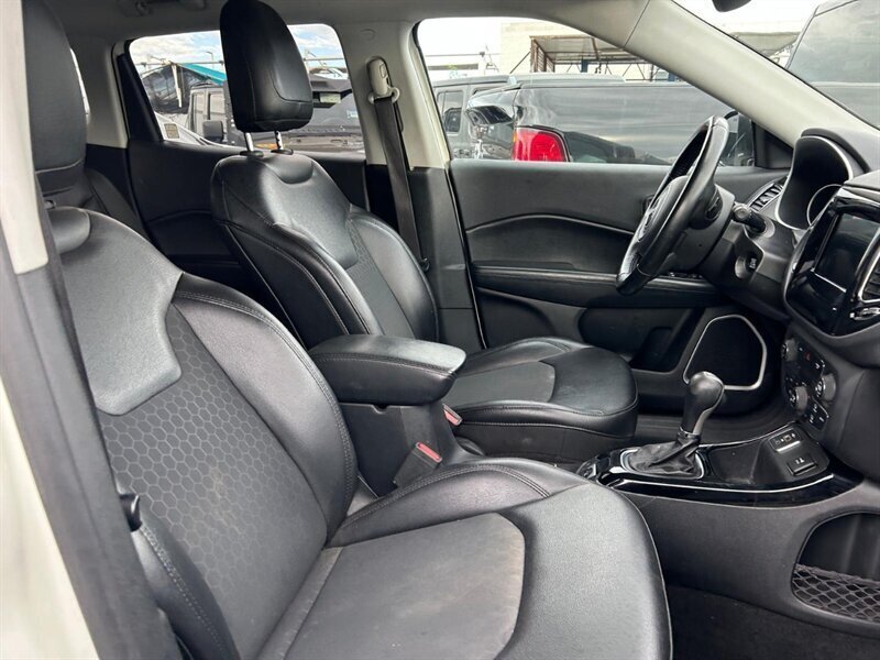 Used 2019 Jeep Compass Latitude FWD image 36
