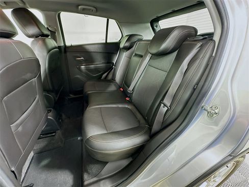 Used 2018 Chevrolet Trax LT w/ LT Convenience Package image 27