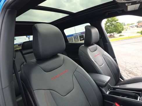 Used 2024 Jeep Compass Trailhawk w/ Trailhawk Elite Group AWD/4WD image 42