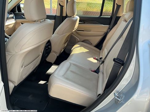 Used 2022 Jeep Grand Cherokee Limited RWD image 9