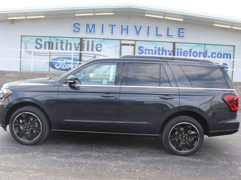 Used 2023 Ford Expedition Limited AWD/4WD image 3