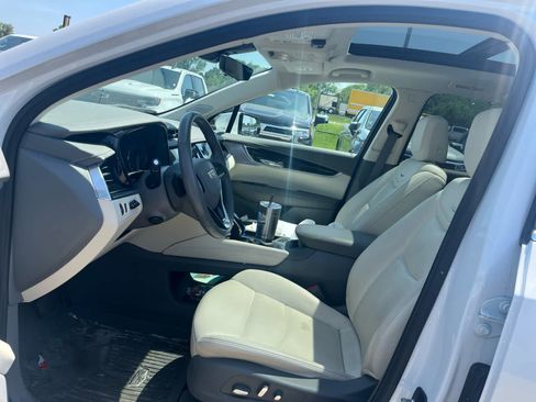 Used 2023 Cadillac XT6 Premium Luxury w/ Technology Package AWD/4WD image 8