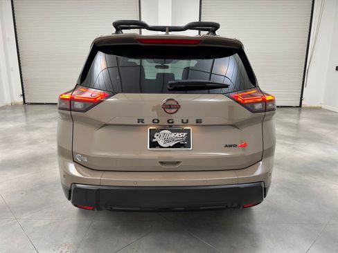 Used 2025 Nissan Rogue SV AWD/4WD image 6
