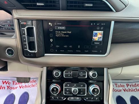 Used 2024 GMC Yukon XL Denali image 12